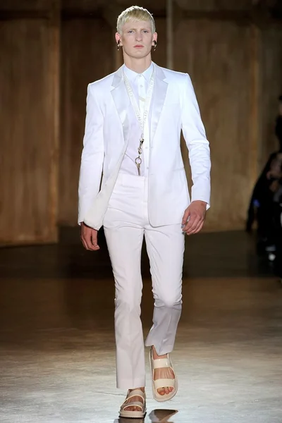 Look 13